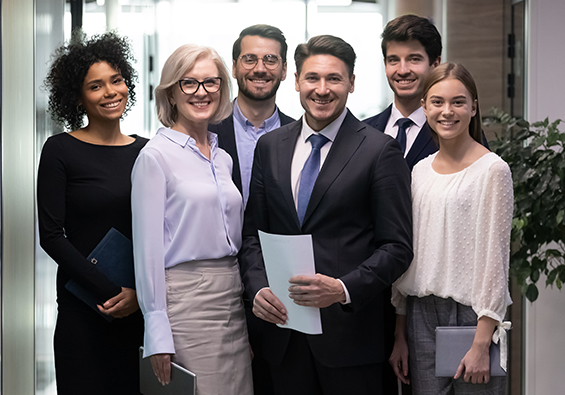 PEOs and brokers smiling in a group